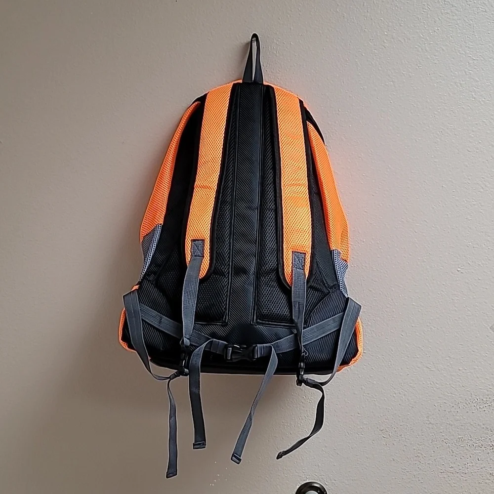 Dog/Cat Backpack carrier for medium size pets. EUC.
